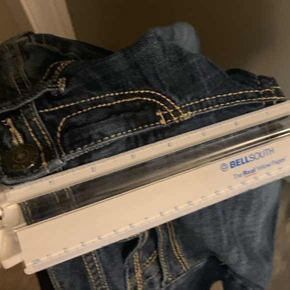 a.n.a. Low Cut Distressed Bell Bottom Jeans Dark Wash, Embroidered Pockets Sz 4P - Picture 6 of 9